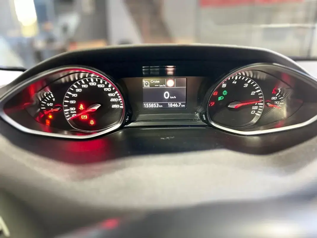 Peugeot 308 SW 2018 - 11500 EUR, 155853 km - AUTO.MOTO.pt - 155853km - foto 15 de 38