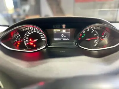 Peugeot 308 SW 2018 - 11500 EUR, 155853 km - AUTO.MOTO.pt - 155853km - foto 15 de 38