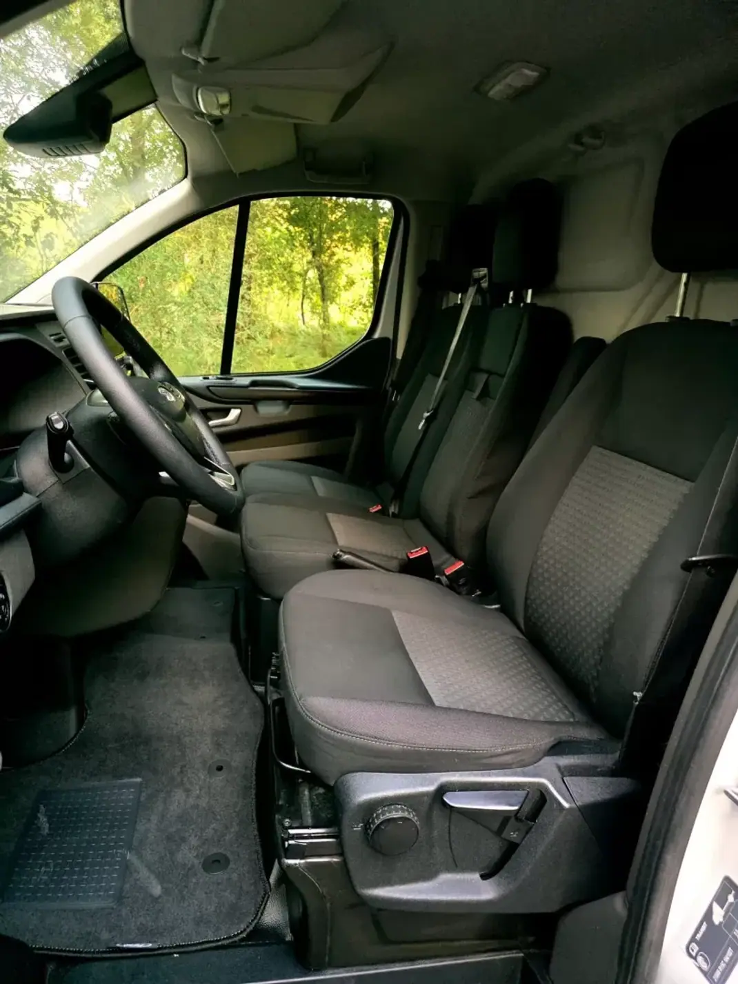 Ford Transit Custom 2020 - 16990 EUR, 142000 km - 142000km - foto 26 de 33