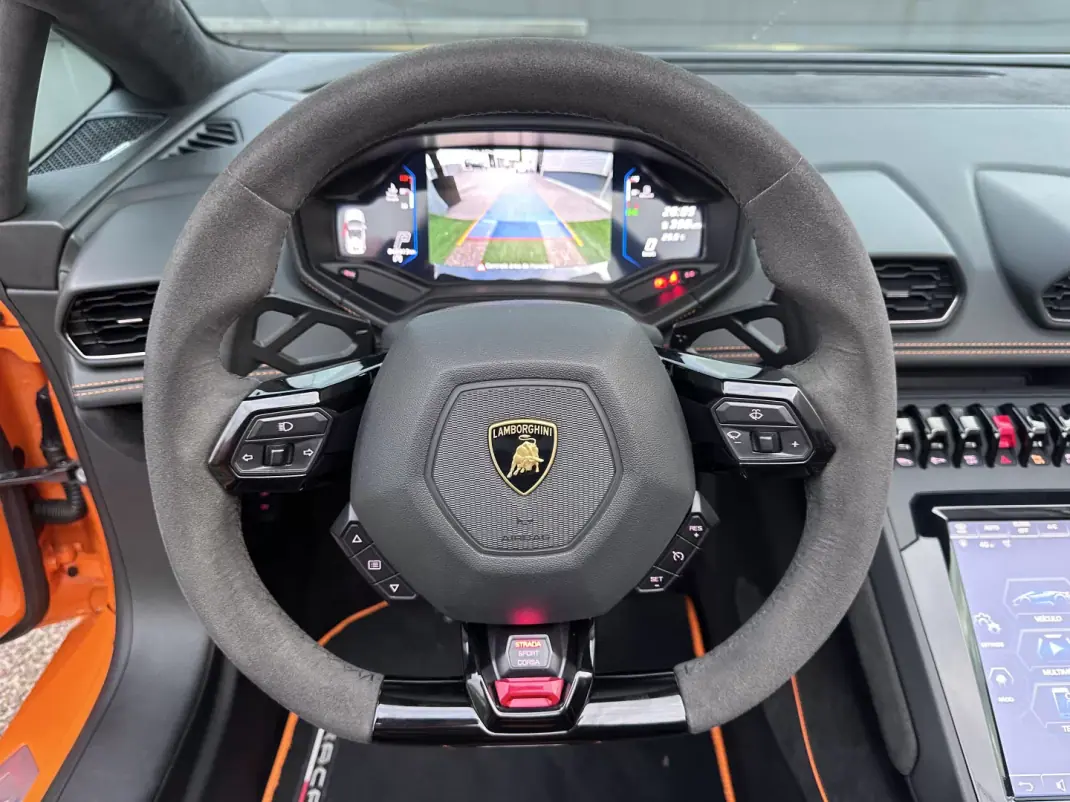 Lamborghini Huracán Spyder 2022 - 398000 EUR, 40000 km - AUTO.MOTO.pt - 40000km - foto 38 de 55