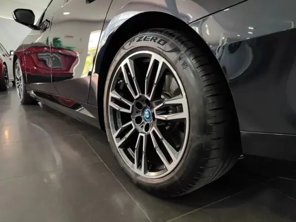 BMW i5 2024 - 53990 EUR, 29000 km - AUTO.MOTO.pt - 29000km - foto 31 de 58