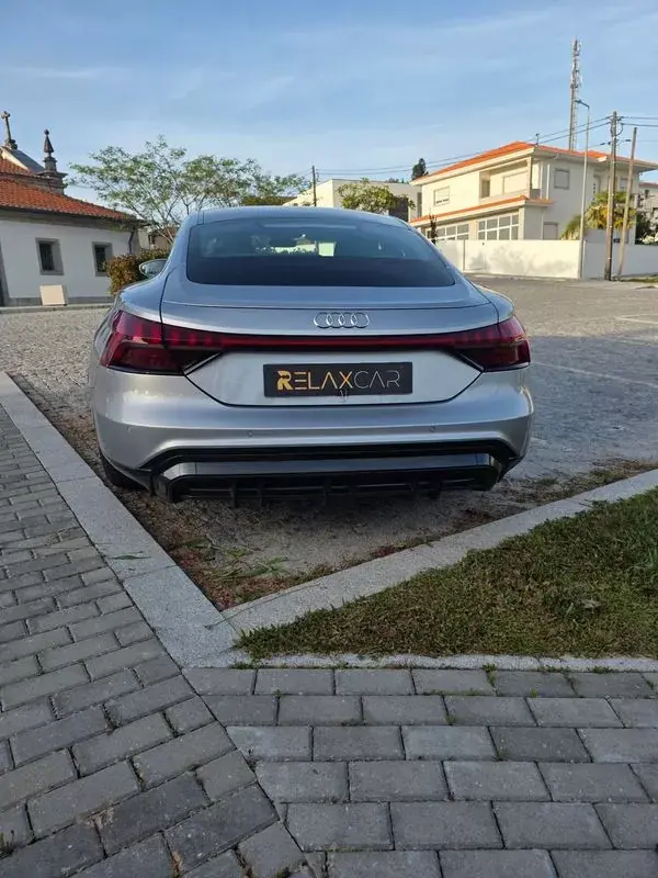 Audi e-tron GT 2021 - 52499 EUR, 100000 km - AUTO.MOTO.pt - 100000km - foto 44 de 46