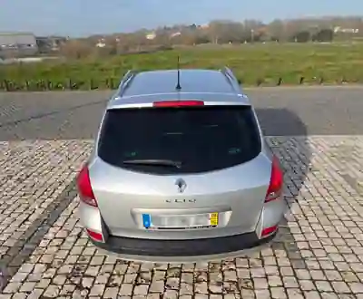 Renault Clio 2008 - 3990 EUR, 199500 km - AUTO.MOTO.pt - 199500km - foto 5 de 19