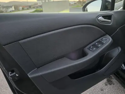 Renault Clio 2022 - 14500 EUR, 104000 km - AUTO.MOTO.pt - 104000km - foto 19 de 43