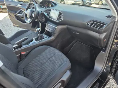 Peugeot 308 SW 2019 - 13800 EUR, 77780 km - AUTO.MOTO.pt - 77780km - foto 14 de 44