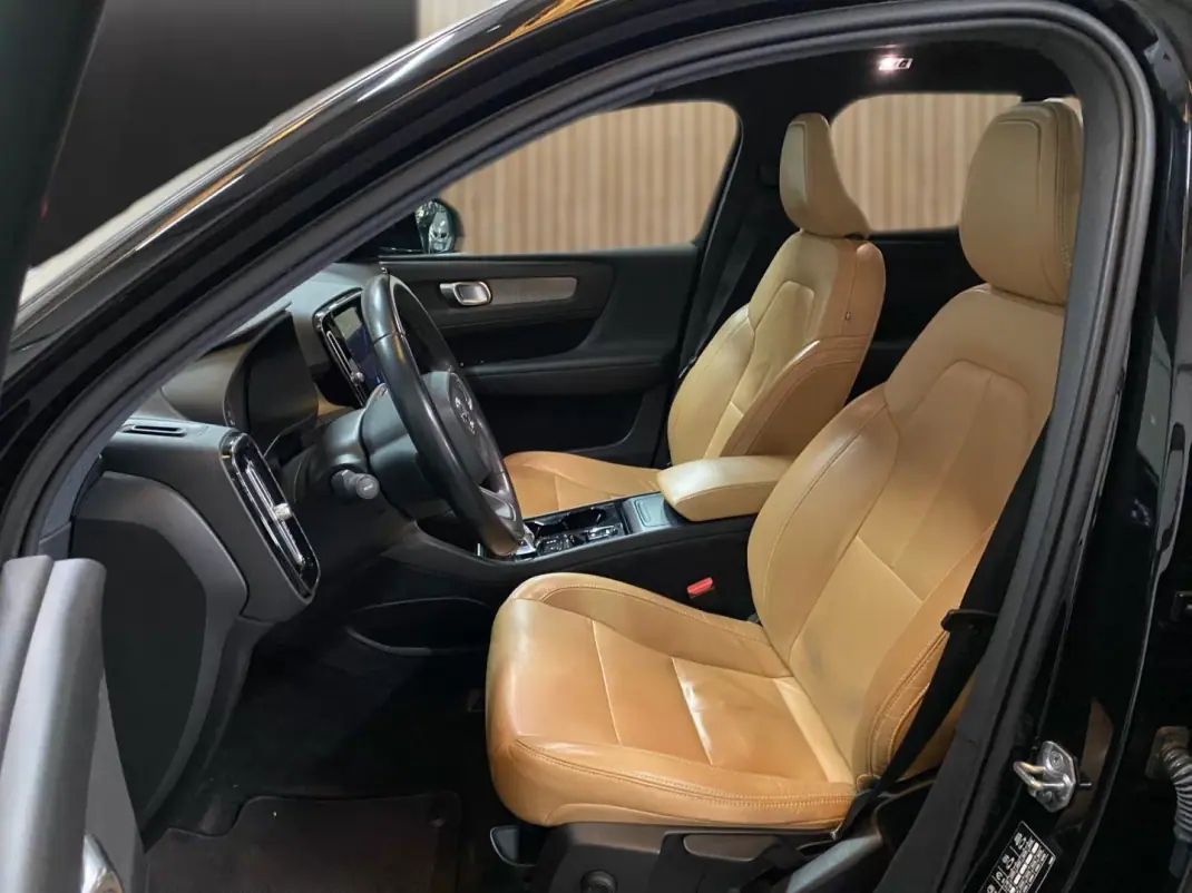 Volvo XC 40 2019 - 27950 EUR, 142000 km - AUTO.MOTO.pt - 142000km - foto 7 de 20