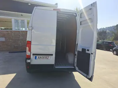 Peugeot Boxer 2.2 BlueHDI 335 L3H3 Pro 2021 - 17950 EUR, 127839 km - AUTO.MOTO.pt - 127839km - foto 9 de 13