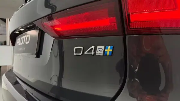 Volvo V90 2018 - 23990 EUR, 166090 km - AUTO.MOTO.pt - 166090km - foto 10 de 31