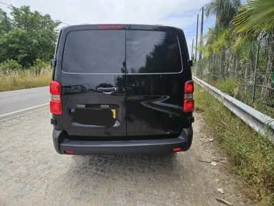 Citroën Jumpy 2017 - 13500 EUR, 245000 km - AUTO.MOTO.pt - 245000km - foto 3 de 11