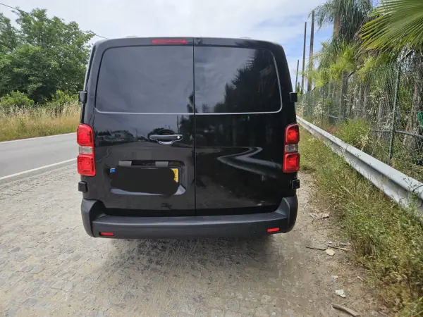 Citroën Jumpy 2017 - 13500 EUR, 245000 km - AUTO.MOTO.pt - 245000km - foto 3 de 11