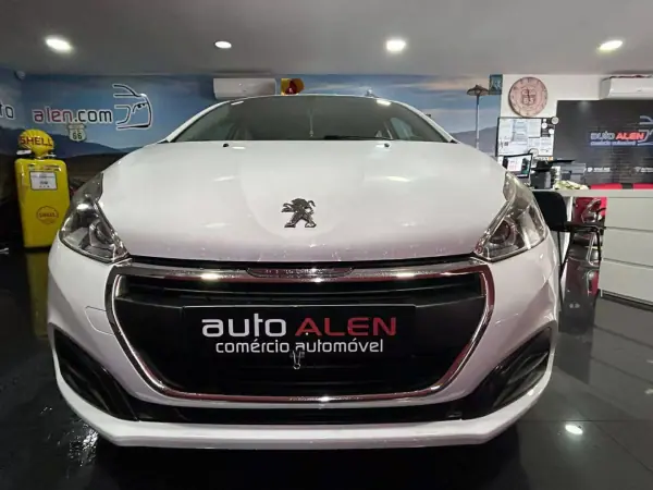 Peugeot 208 2018 - 12990 EUR, 92000 km - AUTO.MOTO.pt - 92000km - foto 2 de 14