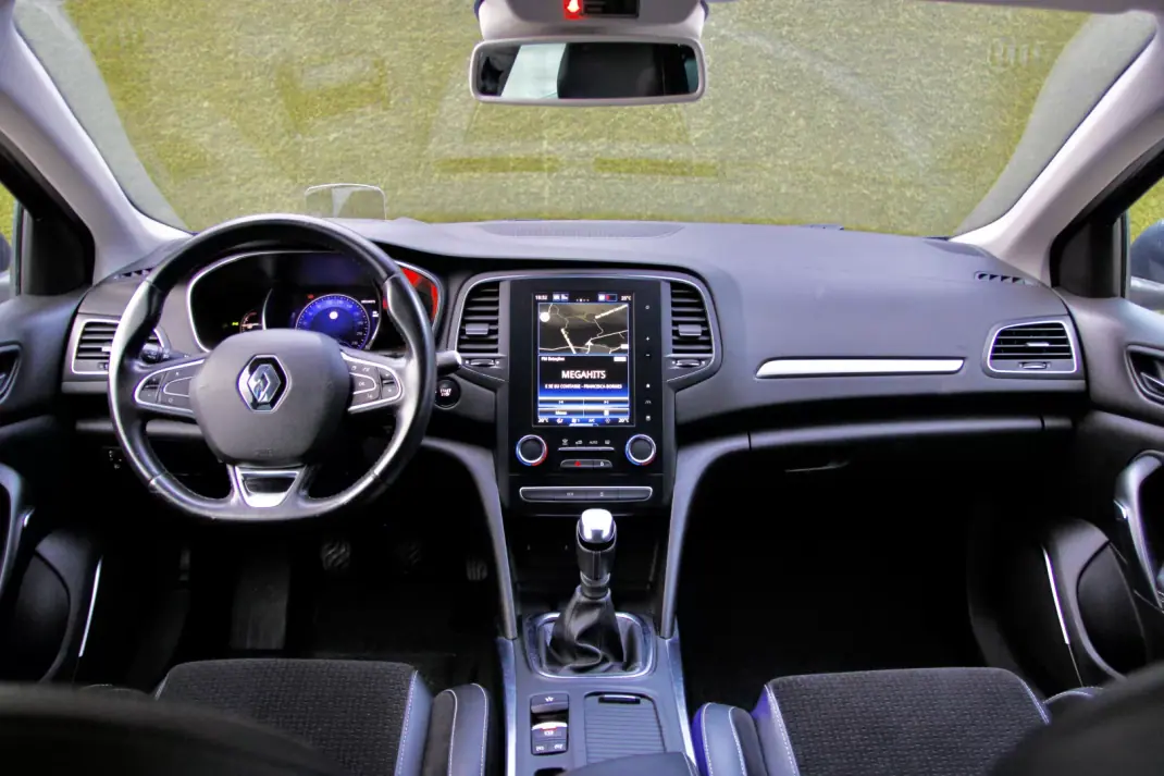 Renault Mégane 2019 - 13990 EUR, 167000 km - AUTO.MOTO.pt - 167000km - foto 13 de 33