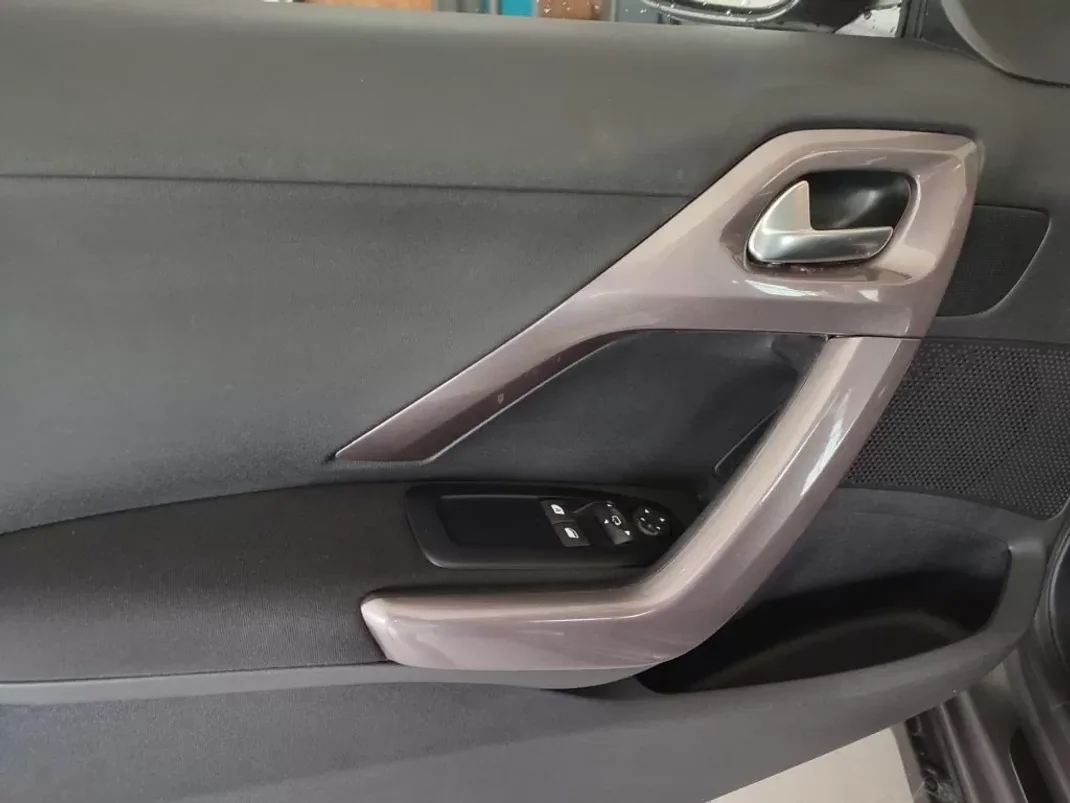 Peugeot 2008 2016 - 14900 EUR, 128000 km - AUTO.MOTO.pt - 128000km - foto 6 de 17