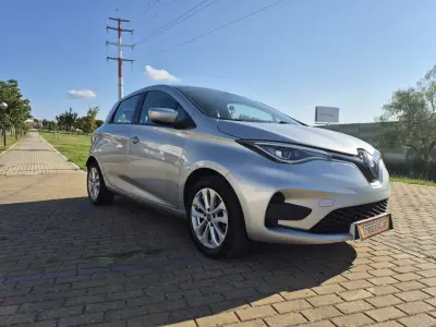 Renault Zoe 2020 - 12750 EUR, 133250 km - AUTO.MOTO.pt - 133250km - foto 4 de 29