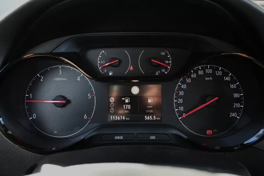 Opel Crossland X 2017 - 12500 EUR, 113439 km - AUTO.MOTO.pt - 113439km - foto 26 de 35