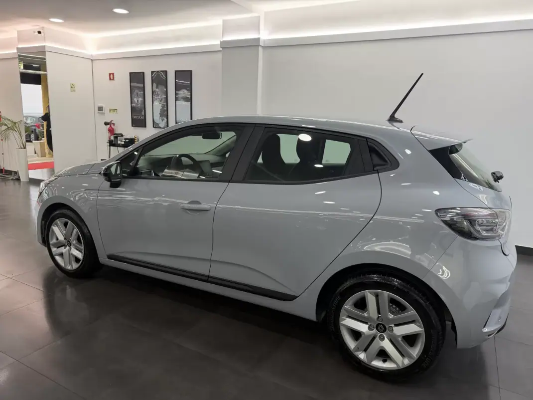 Renault Clio 2024 - 19500 EUR, 14000 km - AUTO.MOTO.pt - 14000km - foto 3 de 18