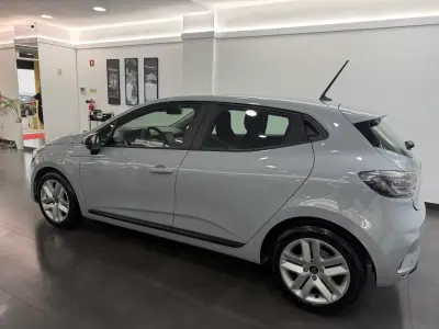 Renault Clio 2024 - 19500 EUR, 14000 km - AUTO.MOTO.pt - 14000km - foto 3 de 18