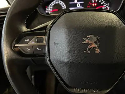 Peugeot 208 2022 - 13450 EUR, 145000 km - AUTO.MOTO.pt - 145000km - foto 16 de 29