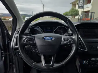 Ford Focus 2016 - 9990 EUR, 103000 km - AUTO.MOTO.pt - 103000km - foto 13 de 42