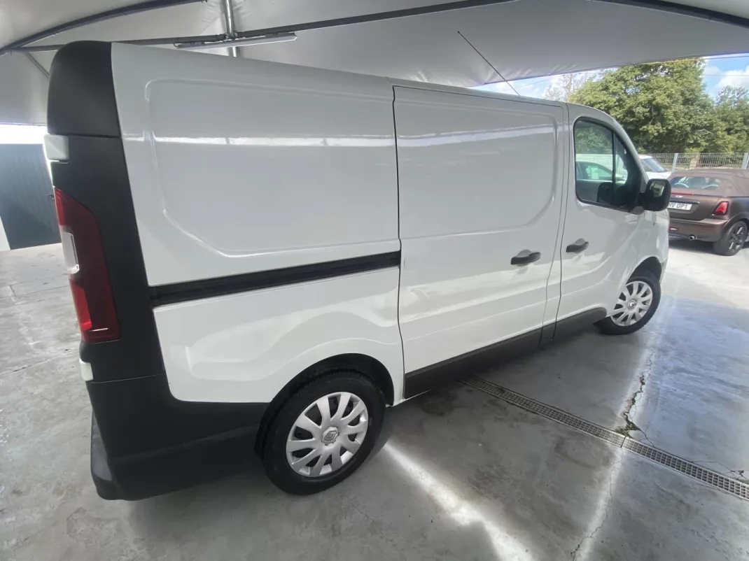 Renault TRAFIC 1.6 DCI GRAND COMFORT 2023 - 18990 EUR, 126881 km - AUTO.MOTO.pt - 126881km - foto 4 de 14