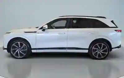 Xpeng G9 2026 - 24000 EUR, 6500 km - foto 2 de 7