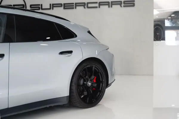 Porsche Taycan Sport Turismo 2024 - 74950 EUR, 55673 km - AUTO.MOTO.pt - 55673km - foto 7 de 57
