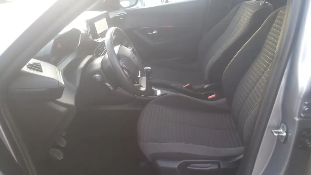 Peugeot 2008 2023 - 18250 EUR, 30000 km - AUTO.MOTO.pt - 30000km - foto 28 de 44