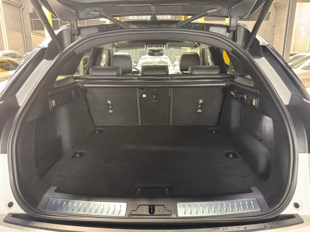 Land Rover Range Rover Velar 2024 - 69990 EUR, 33000 km - AUTO.MOTO.pt - 33000km - foto 36 de 40