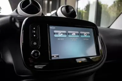 Smart ForTwo Coupé 2019 - 10900 EUR, 68296 km - AUTO.MOTO.pt - 68296km - foto 36 de 37