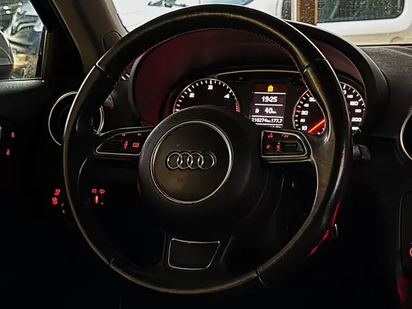 Audi A1 2011 - 9990 EUR, 218000 km - AUTO.MOTO.pt - 218000km - foto 27 de 34