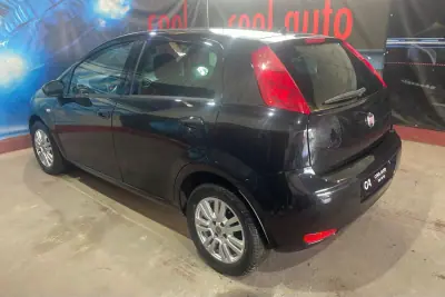 Fiat Punto 2018 - 8500 EUR, 105000 km - AUTO.MOTO.pt - 105000km - foto 13 de 41