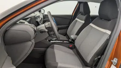 Citroën e-C4 2022 - 18990 EUR, 16000 km - AUTO.MOTO.pt - 16000km - foto 10 de 15