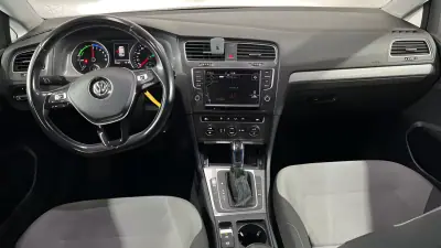 Volkswagen e-Golf 2016 - 9990 EUR, 130000 km - AUTO.MOTO.pt - 130000km - foto 8 de 10