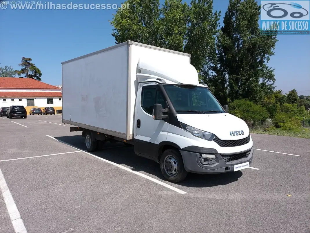 Iveco 2015 - 17850 EUR, 206000 km - AUTO.MOTO.pt - 206000km - foto 1 de 15