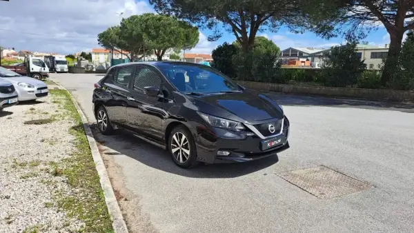 Nissan Leaf 2018 - 12890 EUR, 62000 km - AUTO.MOTO.pt - 62000km - foto 13 de 45