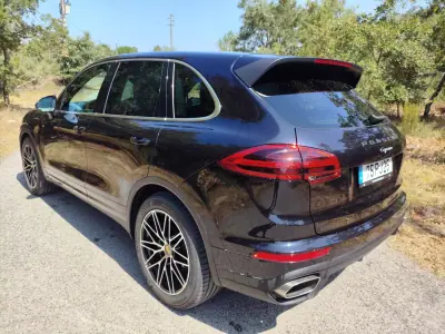 Porsche Cayenne 2015 - 35900 EUR, 206900 km - AUTO.MOTO.pt - 206900km - foto 11 de 27