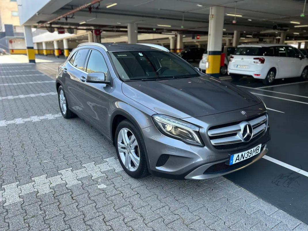 Mercedes-Benz GLA 180 2015 - 18750 EUR, 235000 km - AUTO.MOTO.pt - 235000km - foto 1 de 15