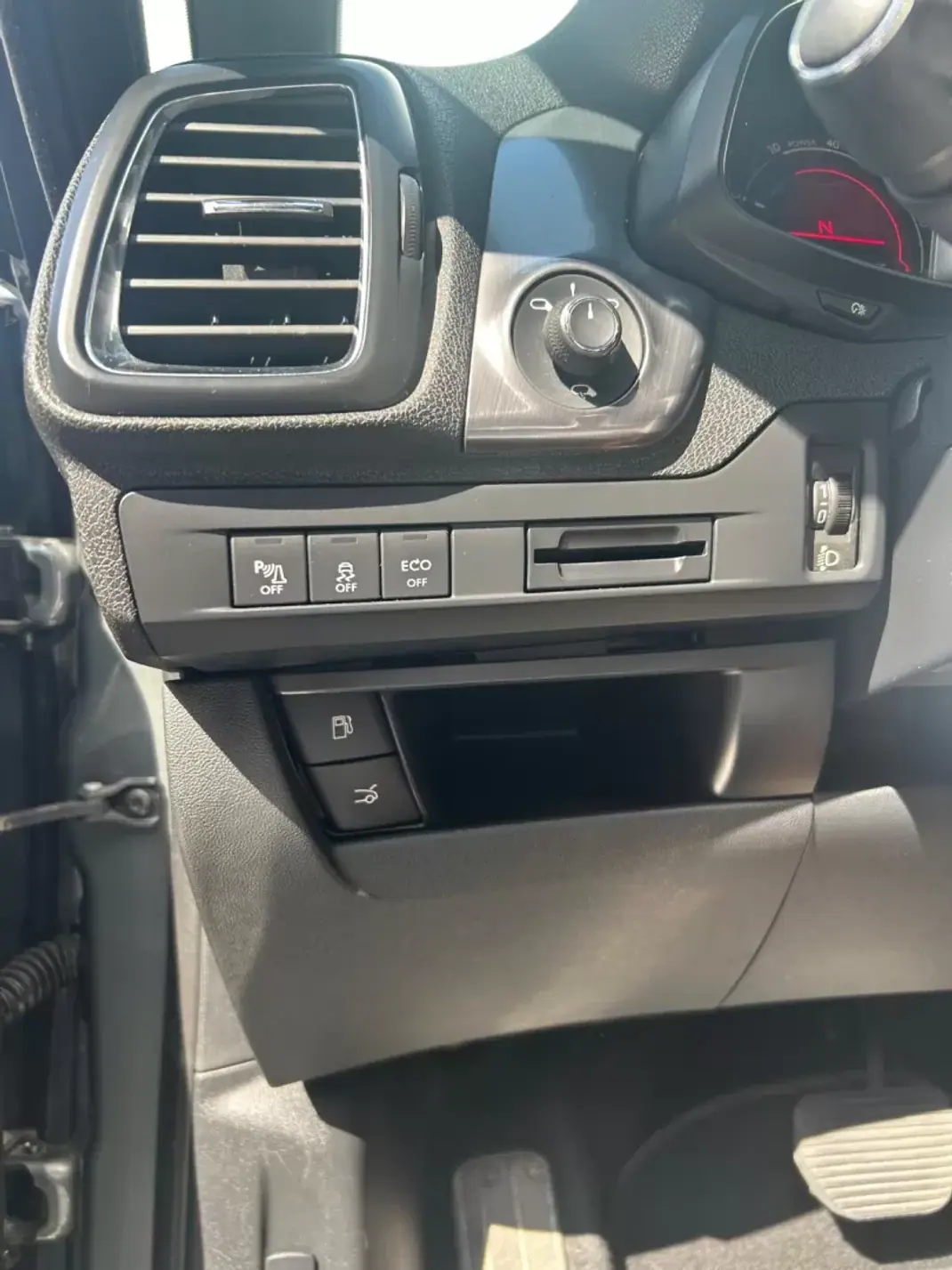 Citroën DS5 2013 - 10500 EUR, 205941 km - 205941km - foto 9 de 22