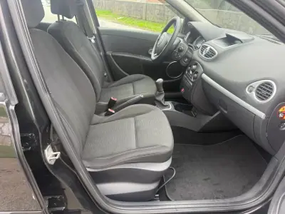 Renault Clio Break 2009 - 5450 EUR, 202000 km - AUTO.MOTO.pt - 202000km - foto 12 de 26