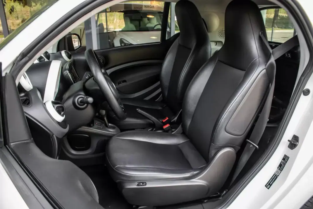 Smart ForTwo Coupé 2019 - 10900 EUR, 68296 km - AUTO.MOTO.pt - 68296km - foto 26 de 37