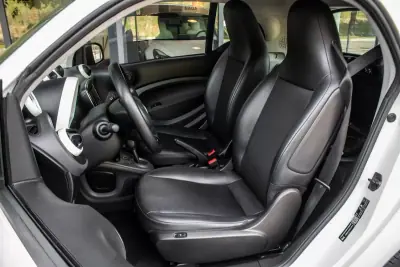 Smart ForTwo Coupé 2019 - 10900 EUR, 68296 km - AUTO.MOTO.pt - 68296km - foto 26 de 37