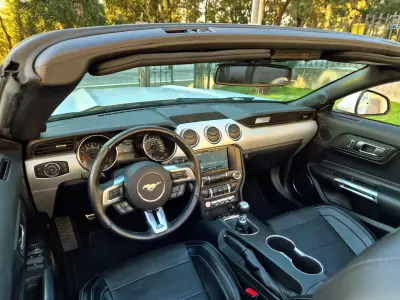 Ford Mustang 2015 - 37500 EUR, 159000 km - AUTO.MOTO.pt - 159000km - foto 17 de 22
