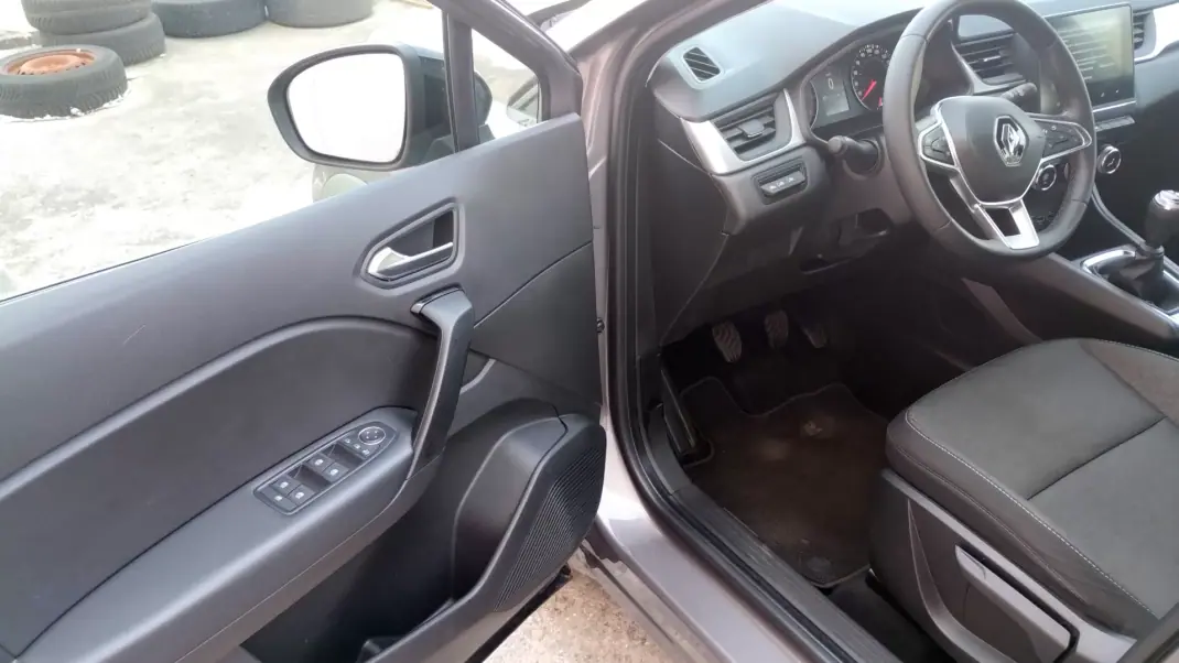 Renault Captur 2022 - 15950 EUR, 77000 km - AUTO.MOTO.pt - 77000km - foto 19 de 42