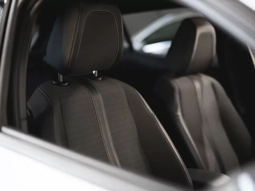 Peugeot e-2008 2023 - 20750 EUR, 50011 km - AUTO.MOTO.pt - 50011km - foto 21 de 21