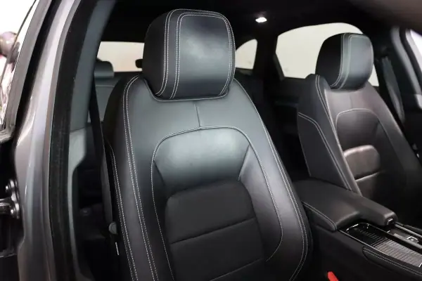 Jaguar F-Pace 2018 - 33900 EUR, 70000 km - AUTO.MOTO.pt - 70000km - foto 24 de 39