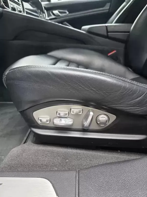 Porsche Panamera 2015 - 38499 EUR, 165000 km - AUTO.MOTO.pt - 165000km - foto 18 de 39