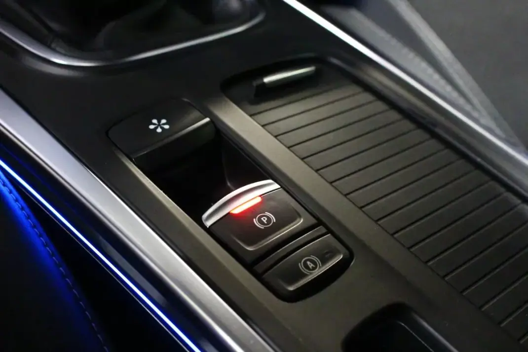 Renault Mégane Sport Tourer 2022 - 15900 EUR, 141000 km - AUTO.MOTO.pt - 141000km - foto 28 de 30