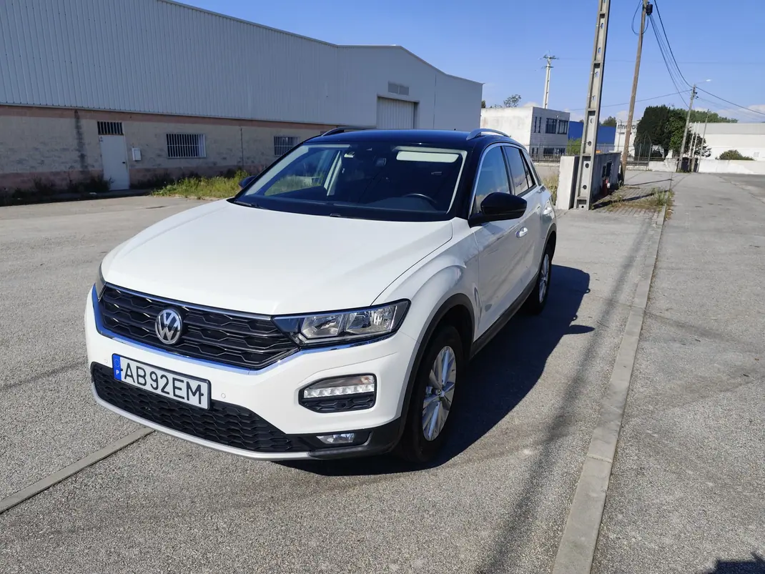 Volkswagen T-Roc 2020 - 19600 EUR, 124 km - AUTO.MOTO.pt - 124km - foto 3 de 12