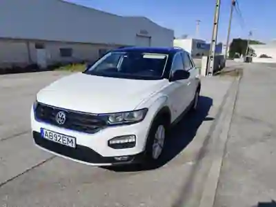 Volkswagen T-Roc 2020 - 19600 EUR, 124 km - AUTO.MOTO.pt - 124km - foto 3 de 12