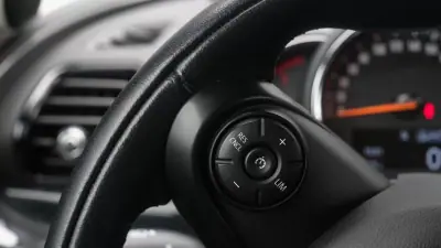 MINI Clubman 2018 - 24999 EUR, 131000 km - AUTO.MOTO.pt - 131000km - foto 21 de 37